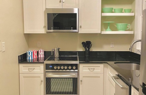 Seville Historic District Cottage | Timeless Beauty: Historic MTR Cottage Garden, Seville Square Neighborhood