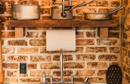 Cannonborough Elliotborough Apartment | Timeless Renovated Efficiency in Downtown Charleston