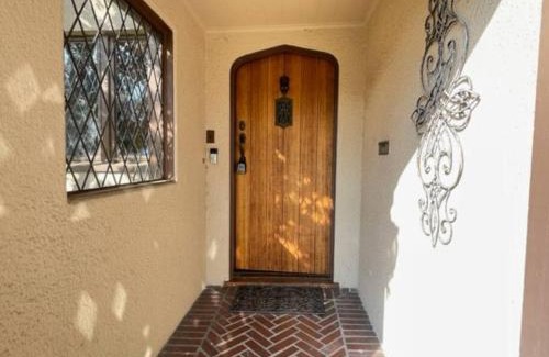 San Jose House | Timeless Tudor w/Game Room, Pool Table & Hot Tub