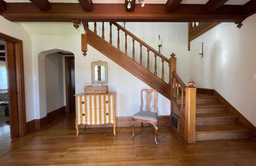 San Jose House | Timeless Tudor w/Game Room, Pool Table & Hot Tub