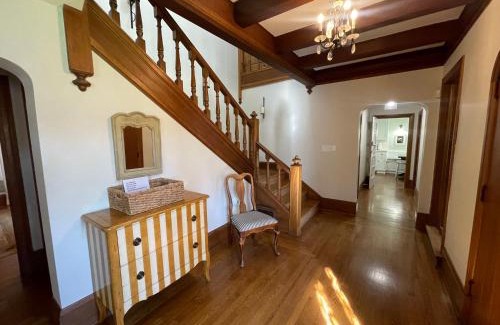 San Jose House | Timeless Tudor w/Game Room, Pool Table & Hot Tub