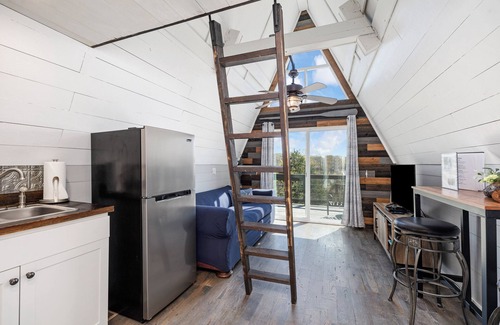 Lampe Cabin | Tiny AFrame, Fire Pit, Dogwood Canyon-15 min.