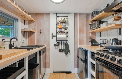 Houghton Lake Cottage | Tiny Bungalow in Houghton Lake - Entire Duplex