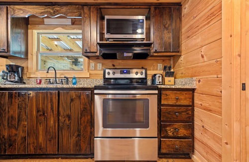 Elberton Cabin | Tiny Home on 26 Private Lake Front Acres