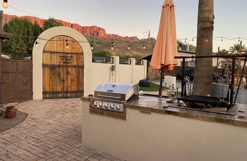 Superior Apartment | Tiny House (aka:treehouse) w/hot tub, views and walking distance to Main St