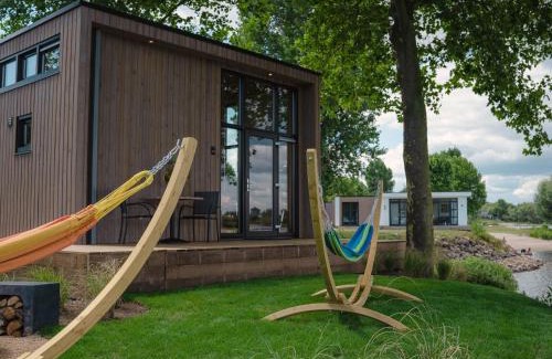 Maurik House | Tiny House by Dutch Waterfront Retreat