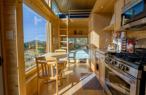 Mount Helix House | Tiny life in beautiful mountain. helix