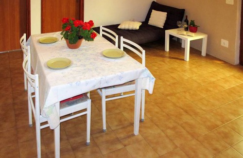 Veleniki Apartment | Tireli (HWKZJ3S)