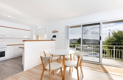 Forster House | Tiro Moana beautifully renovated pet friendly home