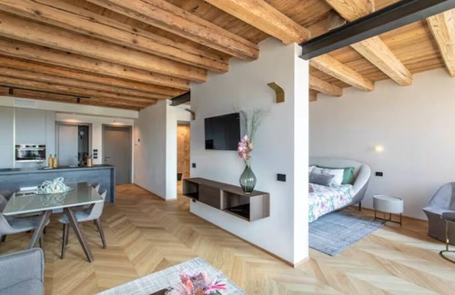 Historic Centre Bed & Breakfast | Tiziano Elegant Apartment