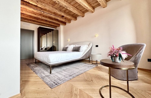 Historic Centre Bed & Breakfast | Tiziano Elegant Apartment