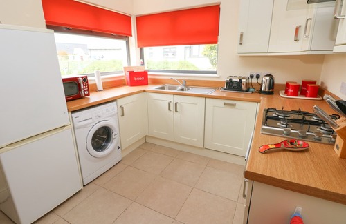 Haverfordwest Cottage | TLWS BACH, family friendly, with a garden in Roch