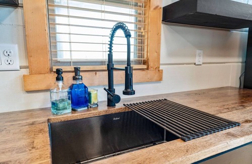 Townsend Cabin | “TN Jack” - *New* Whiskey Game Cabin