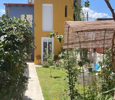 Tyrnavos Municipality Apartment | to ble Künstlersteinhaus mit Garten Barrierefrei