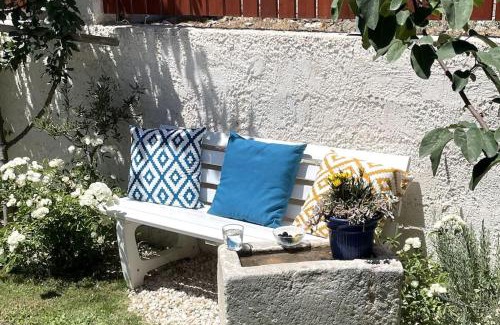 Tyrnavos Municipality Apartment | to ble Künstlersteinhaus mit Garten Barrierefrei