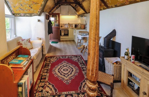 Totnes Cottage | TOAD HALL COTTAGE, pet friendly, with open fire in Blackawton