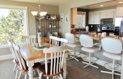 Brookings Condo | "Toby's Crab Shack" at Rainbow Rock Condos, E- Bldg. OCEANFRONT, Beach Access