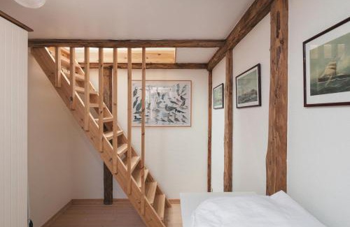 Kvivik House | Toftarstova - Seaview - Historic - 3BR House