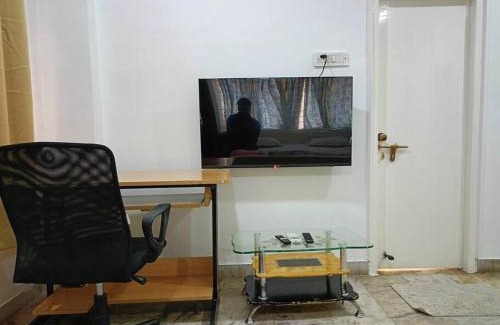 Himayatnagar Apartment | Toit -AC room Himayathnagar