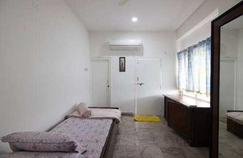 Himayatnagar Apartment | Toit -AC room Himayathnagar