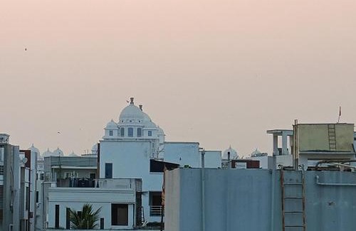 Himayatnagar Apartment | Toit -AC room Himayathnagar