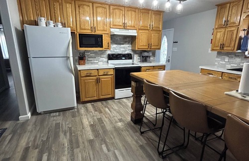 Negreet House | Toledo Sunset and all its “Big Deck Energy”