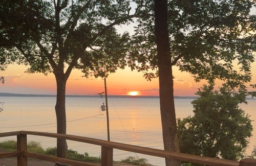 Negreet House | Toledo Sunset and all its “Big Deck Energy”