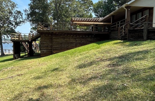Negreet House | Toledo Sunset and all its “Big Deck Energy”