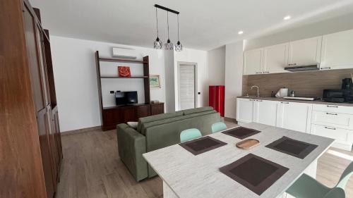 Saronno Apartment | Tolstoi 15