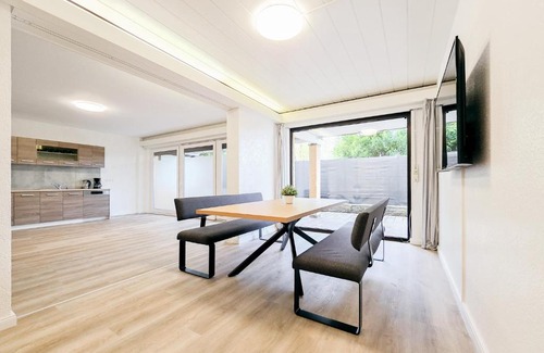 Buchholz Apartment | Tolstov Apartments - 3 Room Apartment with Terrace - 25 min Messe DUS