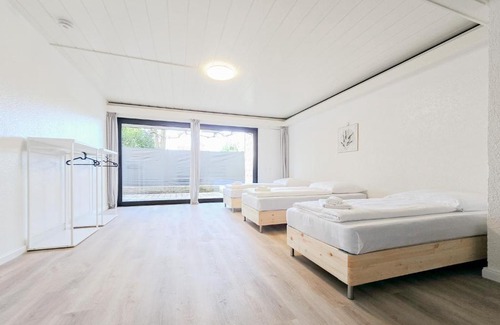 Buchholz Apartment | Tolstov Apartments - 3 Room Apartment with Terrace - 25 min Messe DUS