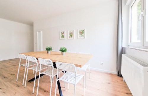 Krefeld Apartment | Tolstov Apartments - 4 Zimmer Wohnung mit Terrasse - 25 Min zur Messe DUS
