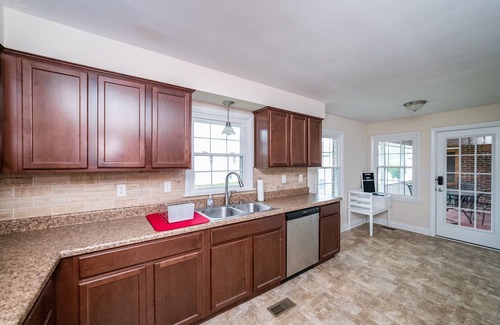 Lynchburg House | Tomahawk Retreat - Spacious Family Home, Convenient Location, sleeps 10