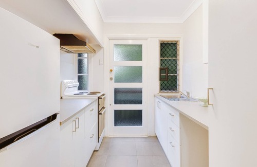 Coolangatta Apartment | Tondio Terrace Flat 2- Budget and family friendly accommodation Rainbow Bay Coolangatta