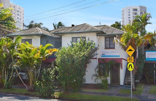 Coolangatta Apartment | Tondio Terrace Flat 2- Budget and family friendly accommodation Rainbow Bay Coolangatta