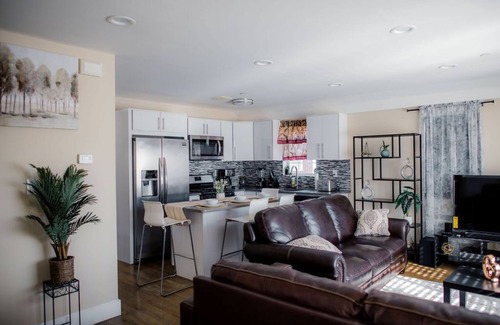 Queens House | Tonel Paradise 3BR-2BTH with hot tub