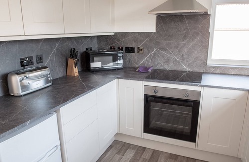 Ipswich Apartment | Toothbrush Apartments - East Ipswich - Cauldwell Ave