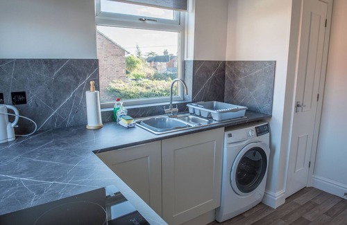 Ipswich Apartment | Toothbrush Apartments - East Ipswich - Cauldwell Ave