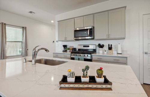 Tucson House | Top 10 Cave! Games! Golf! Fire pit! Hiking! Escape!