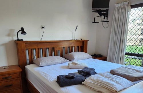 Larrakeyah Apartment | Top Floor Apartment Close to City and Beaches With Sweeping Golf Course Views