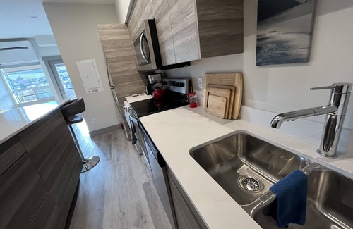 Vernon Condo | Top Floor on Okanagan Lake with Heated Pool, King Bed, Gym and Pickleball Court!