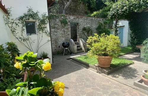 San Niccolo Apartment | Top floor with garden bordering the historic city walls in San Niccolo district