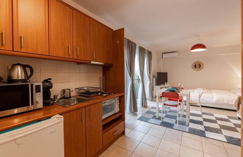 Kinosargous Apartment | Top for sightseeing | 4th floor studio | veranda!