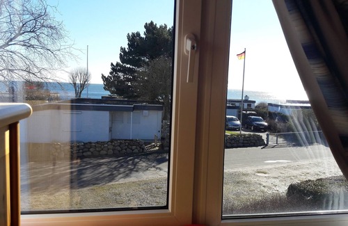 Grossenbrode House | Top location, renovated, thatched roof, garden, sea view, beach, Baltic Sea, family