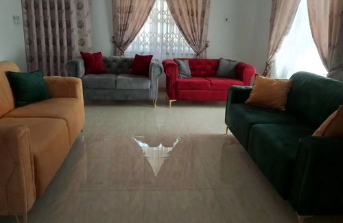 Roman Ridge Apartment | Top-notch bedroom