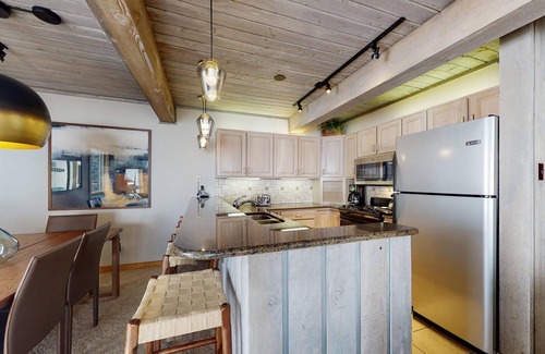 Snowmass Village Condo | Top of the Village - Trails 105
