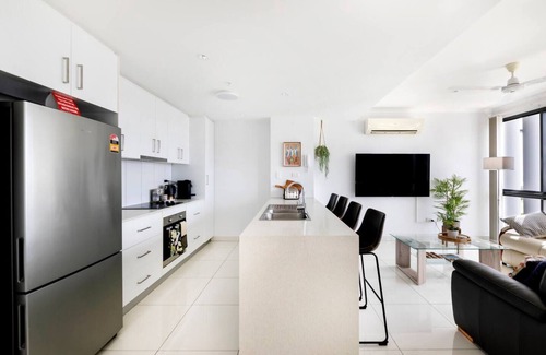 Darwin City Centre Apartment | Top of Town Resort style Stay in Heart of Darwin
