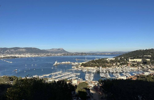 Saint-Mandrier-sur-Mer Apartment | Top of villa, full sea view