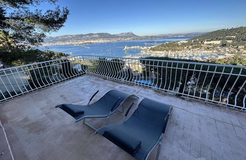 Saint-Mandrier-sur-Mer Apartment | Top of villa, full sea view