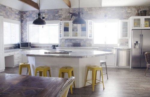 Nibley House | Top Rated Family & Group Cozy Stay: Ski, Holiday Fun & Events –Book Nov/Dec Now!